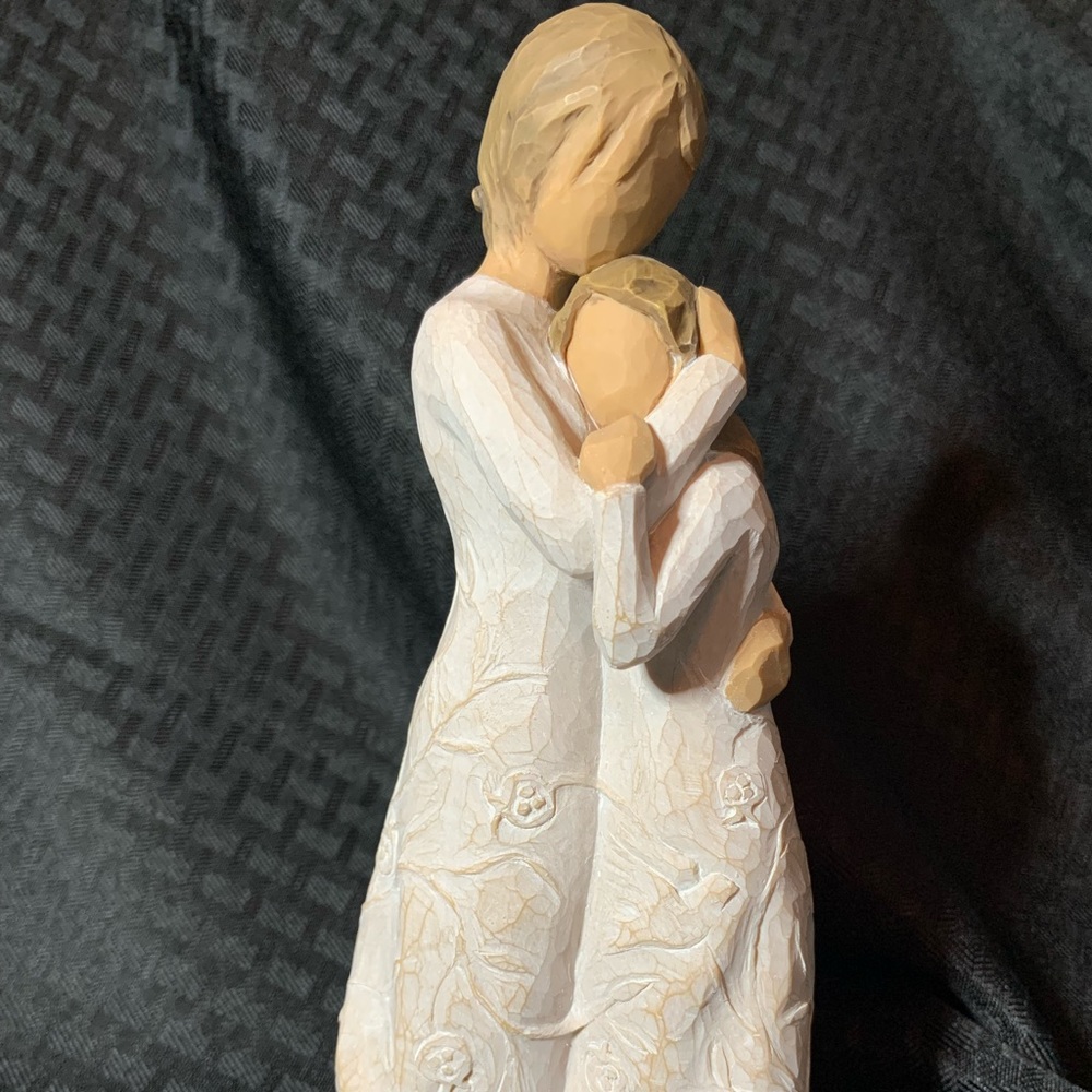 Willow Tree “Close To Me” figurine